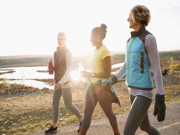 Đi bộ bao lâu thì giảm cân?