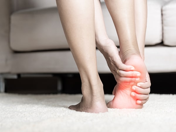 Nguyên nhân đau gót chân và các bài tập chữa đau gót chân hiệu quả nhất
