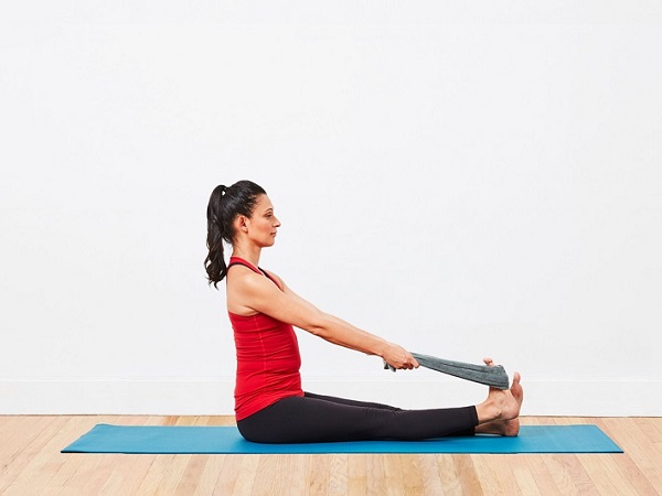 Bài tập chữa đau gót chân: Bài tập kéo khăn