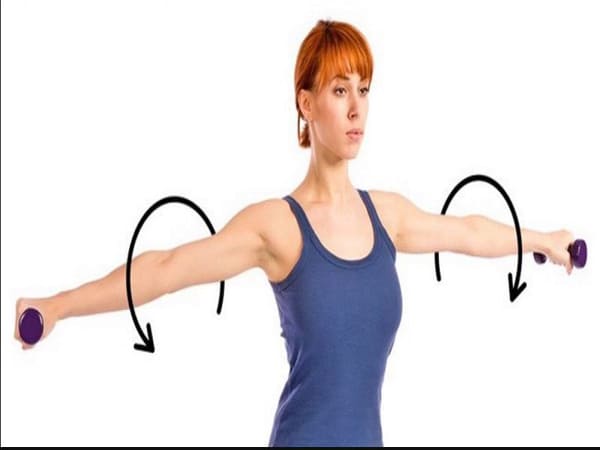 Các bài tập giảm mỡ bắp tay hiệu quả Arm Circles