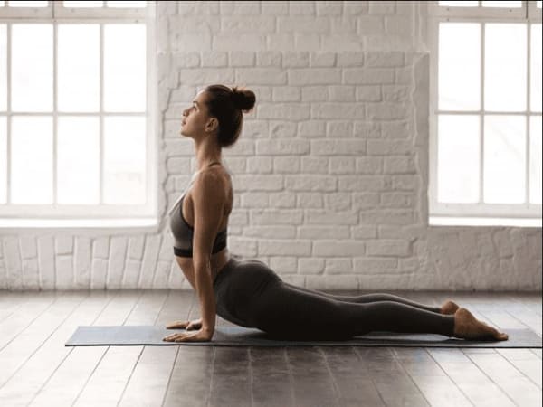 Tư thế rắn hổ mang (Bhujangasana)