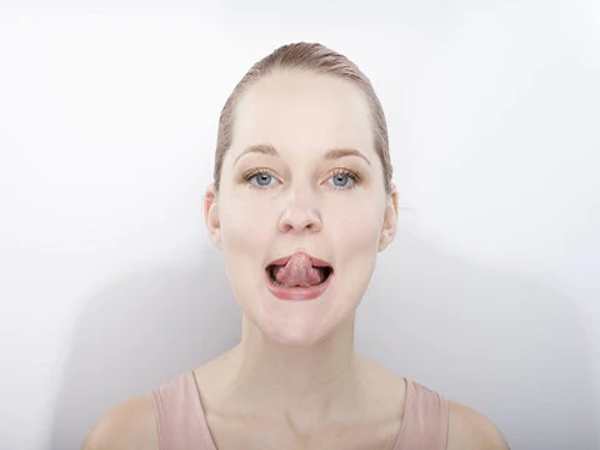 Cách làm thon gọn mặt với bài tập chữ O (Chin Lift)