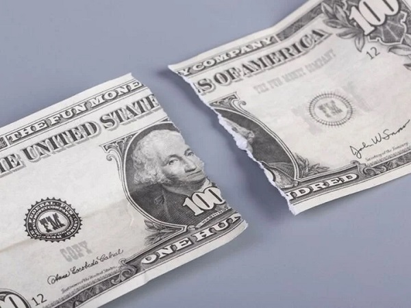 Trông thấy tờ tiền rách báo hiệu thay đổi về tài lộc?