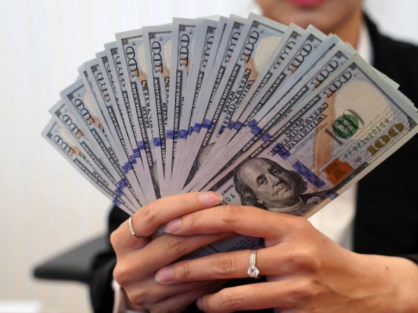 Mơ thấy tiền đô hé lộ đường tài chính tương lai ra sao?