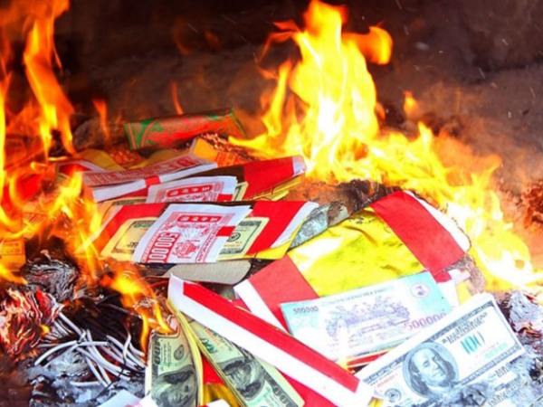 Giải mã giấc mơ thấy tiền vàng mã theo góc nhìn tâm lý học