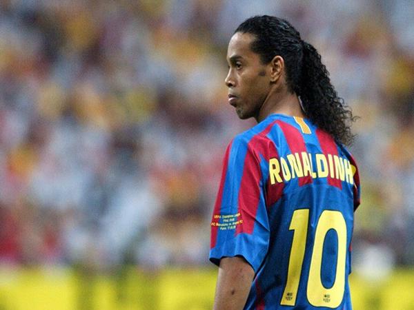 Số áo Ronaldinho ở các CLB