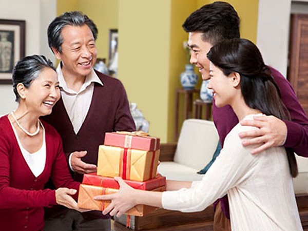 Nằm mơ thấy nhiều người thân là điềm gì, dữ hay lành?