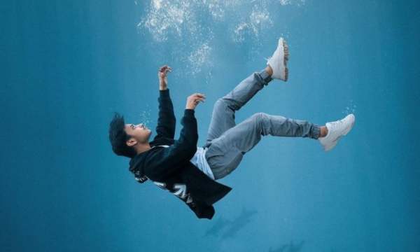 Lý giải nằm mơ thấy người chết đuối là điềm gì bất ngờ?